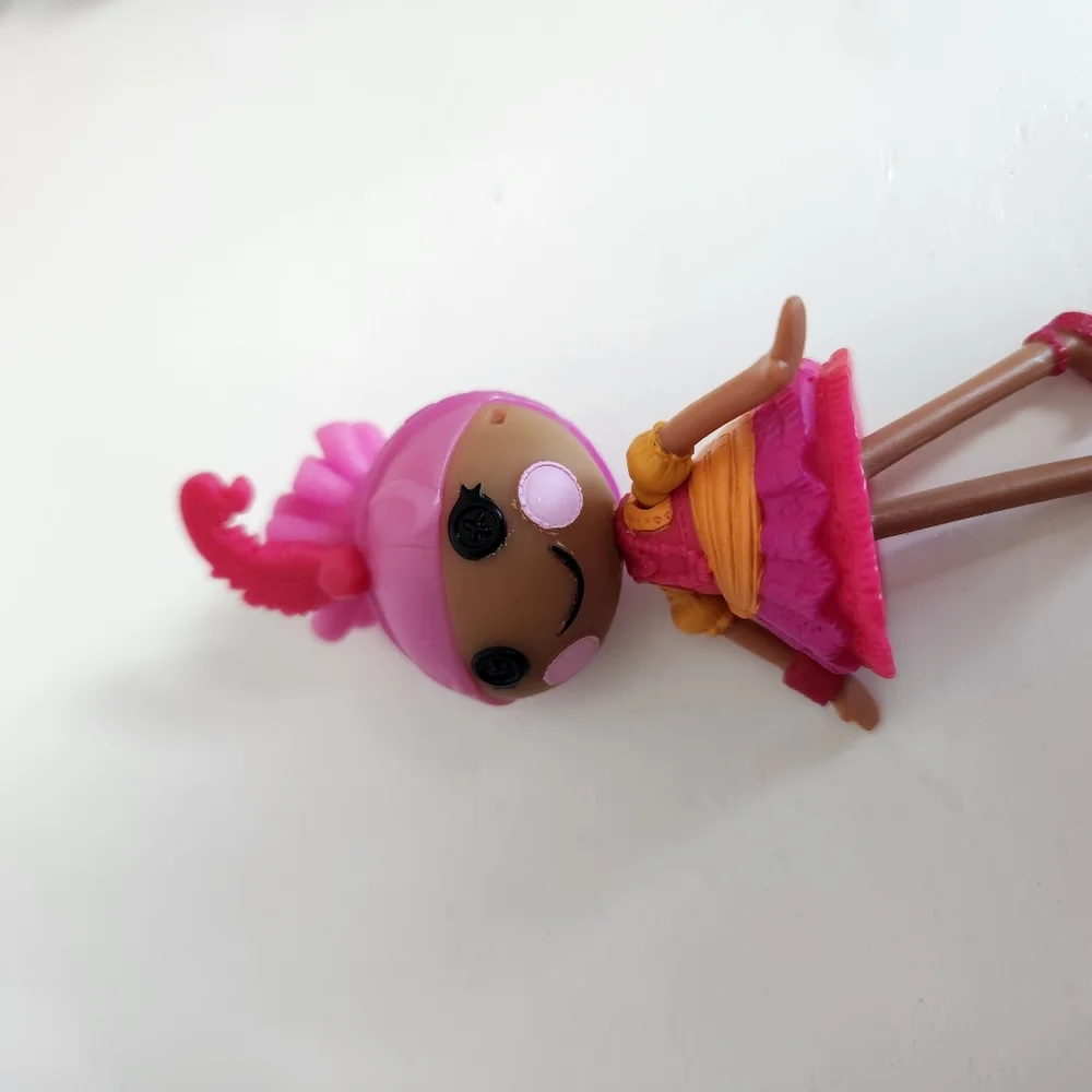 3 Lalaloopsy Mini Dolls and 2 Horses ๐ Scone Featherbed Macedamia Marina Sahara - Picture 12 of 15